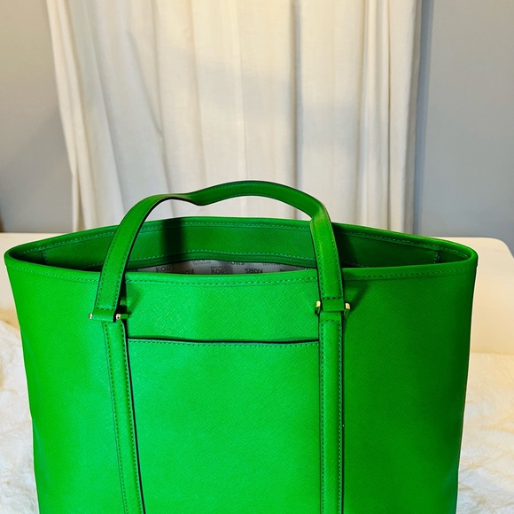 MICHAEL KORS - Vibrant Green Tote - Picture 9 of 16